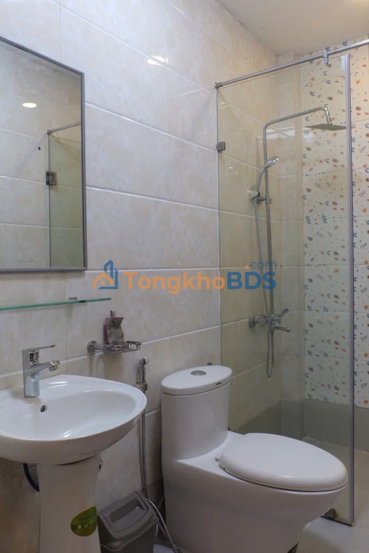 Nhà 6 tầng Âu Cơ 270m² 14 triệu - Ô tô vào tận nhà