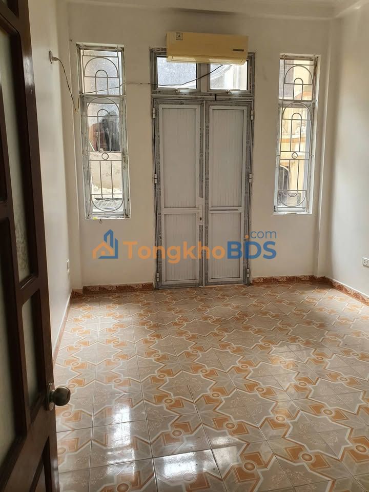 Nhà nguyên căn Hồng Mai 96m2 8.5 triệu - Ở ngay