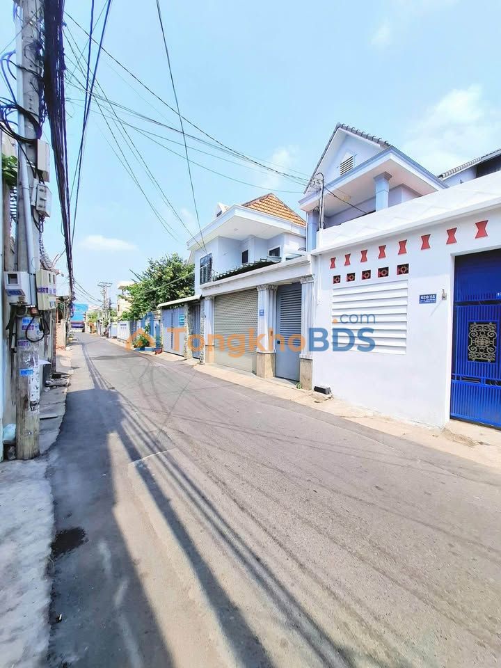 Mặt bằng Đồng Khởi 240m² 16 triệu - Mặt tiền kinh doanh