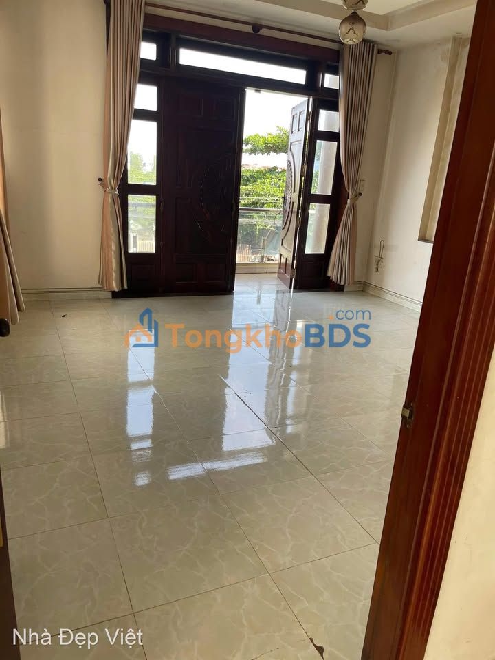 Nhà mặt tiền Bà Điểm Hóc Môn 200m2 15 triệu Sẵn sàng ở ngay