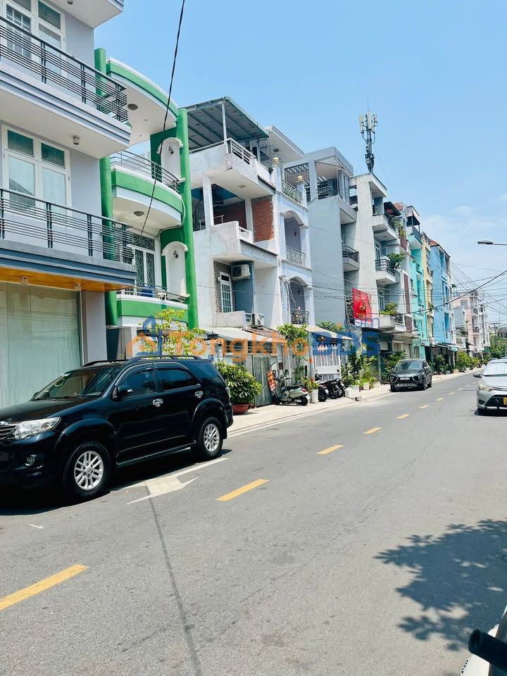 Nhà Phường Phú Thuận Quận 7 72m2 giá 11.6 tỷ - Ô tô vào tận nhà