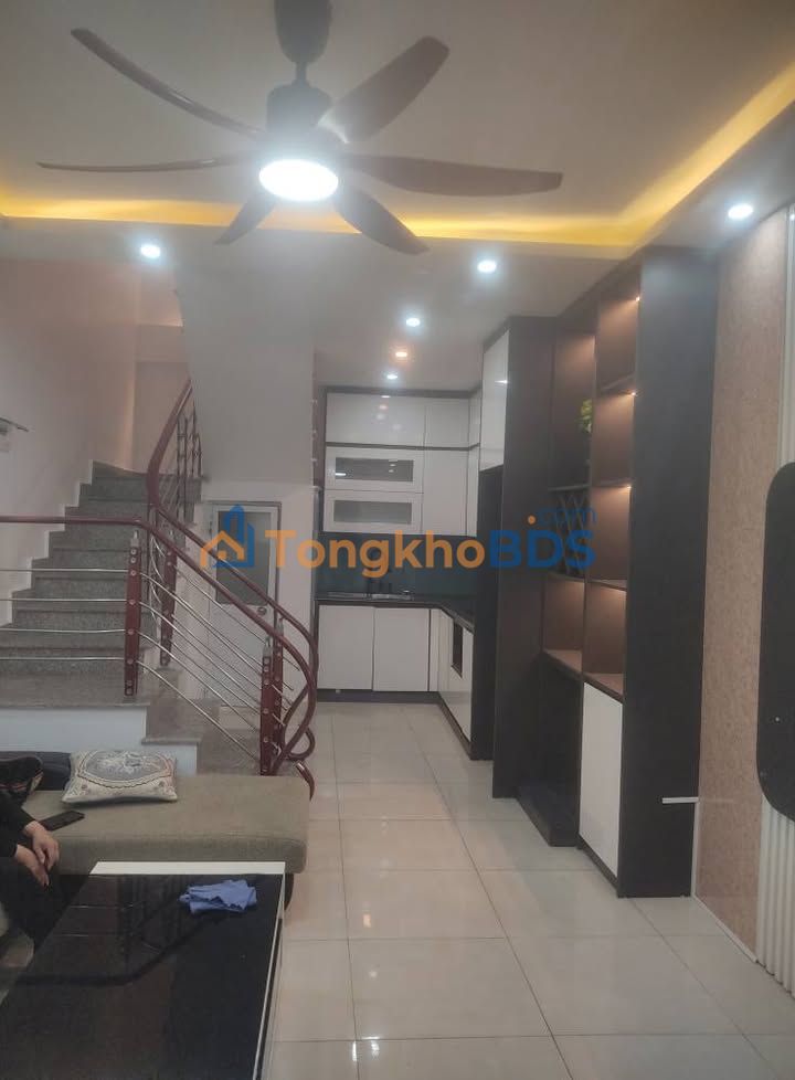 Nhà 3 tầng Miếu Hai Xã 38m² giá 2.65 tỷ - Chính chủ sổ đỏ