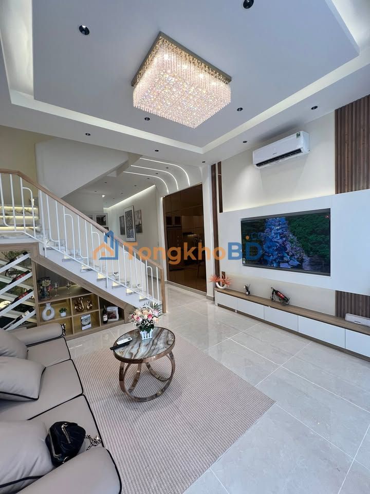 Nhà riêng Lạc Long Quân Tân Bình 54m² giá 9 tỷ - Full nội thất cao cấp