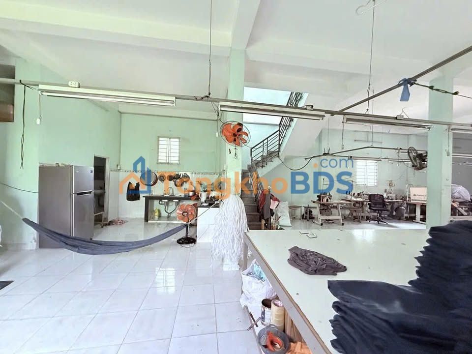 Nhà xưởng Bà Điểm 350m² 18 triệu - Hoạt động ngay