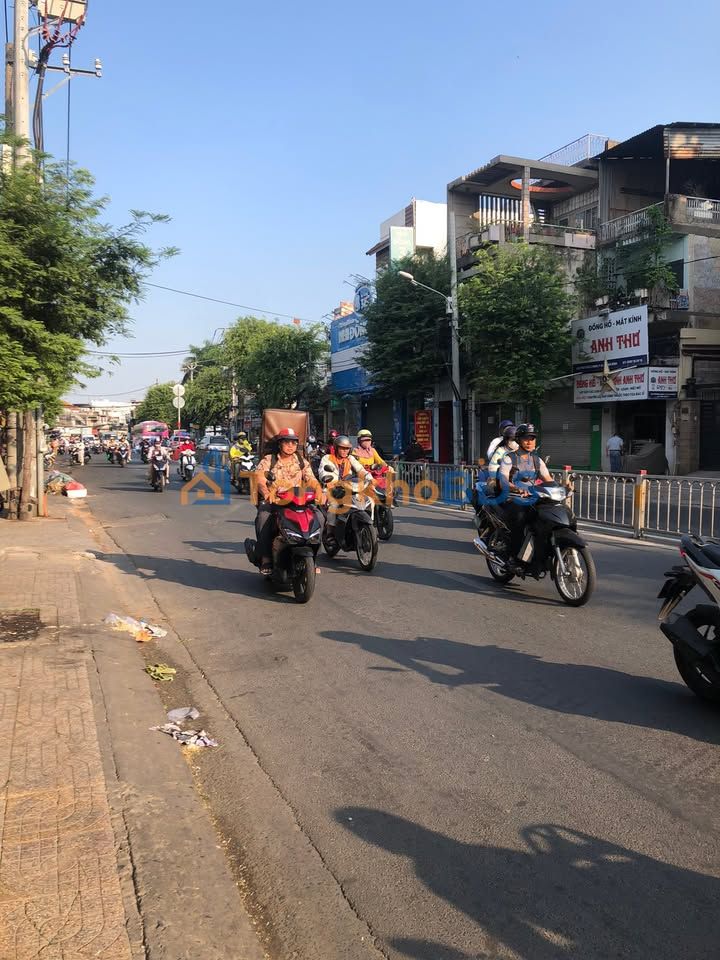 Nhà Phạm Văn Đồng Gò Vấp 42m² 5.7 tỷ - Ô tô vào