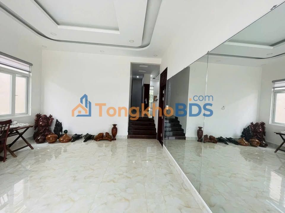 Nhà hẻm 25 Phạm Văn Đồng 300m² 3.3 tỷ - Ô tô vào tận nhà