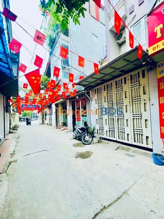 Nhà phố Hoàng Quốc Việt 53m² 9 tỷ - Ô tô vào tận nhà