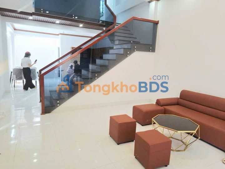 Nhà Bà Huyện Thanh Quan 60m² 2 tỷ - Ô tô vào tận nhà