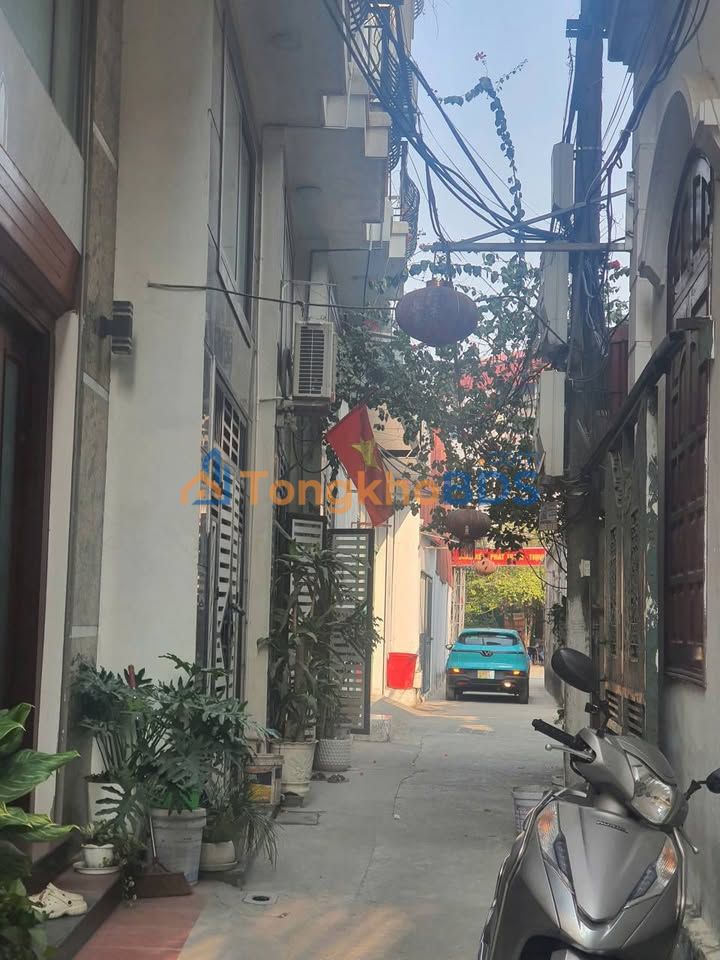 Nhà Bát Khối Long Biên 35m² giá thỏa thuận - Ô tô vào tận nhà