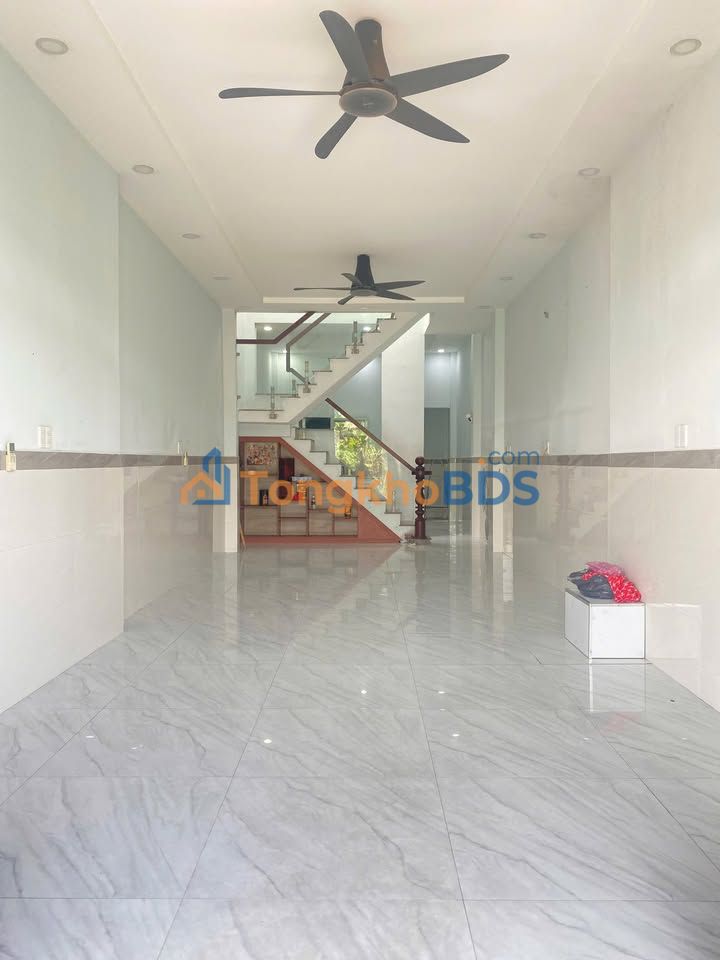 Nhà riêng Phan Văn Hớn 64m² 2.4 tỷ - Ô tô vào tận nhà