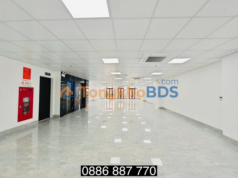 Văn phòng Giải Phóng Đống Đa 150m² 30 triệu - View thoáng
