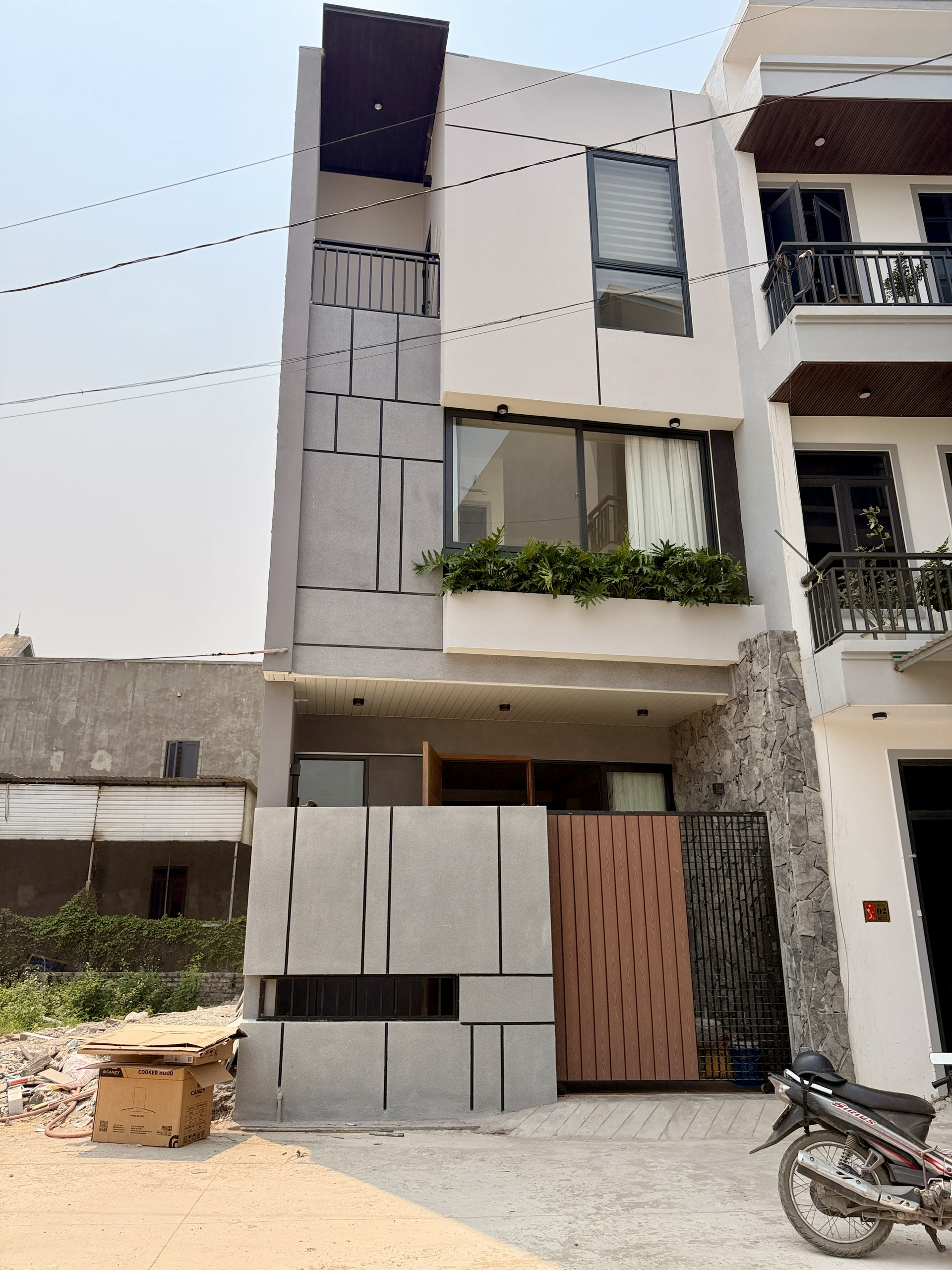 🐎🐎🐎 Bán căn nhà 3 Tầng Luxyry, full nội thất, ngõ đường Nguyễn Xuân Linh, p Đông Vĩnh. Tp. Vinh.