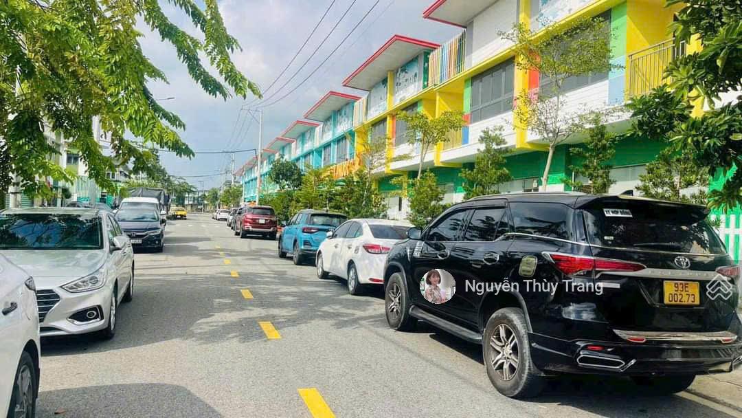 Bán gấp nhà phố 3PN tại Oasis City Bến Cát 80m² - Giá chỉ 2.06 tỷ, thuê ngay 5 triệu!