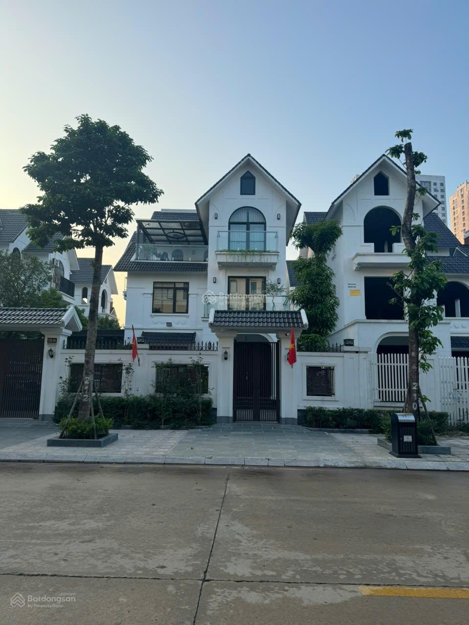 Biệt thự Geleximco Lê Trọng Tấn 375m² giá chỉ 130 triệu/m² - Cơ hội vàng cho bạn!