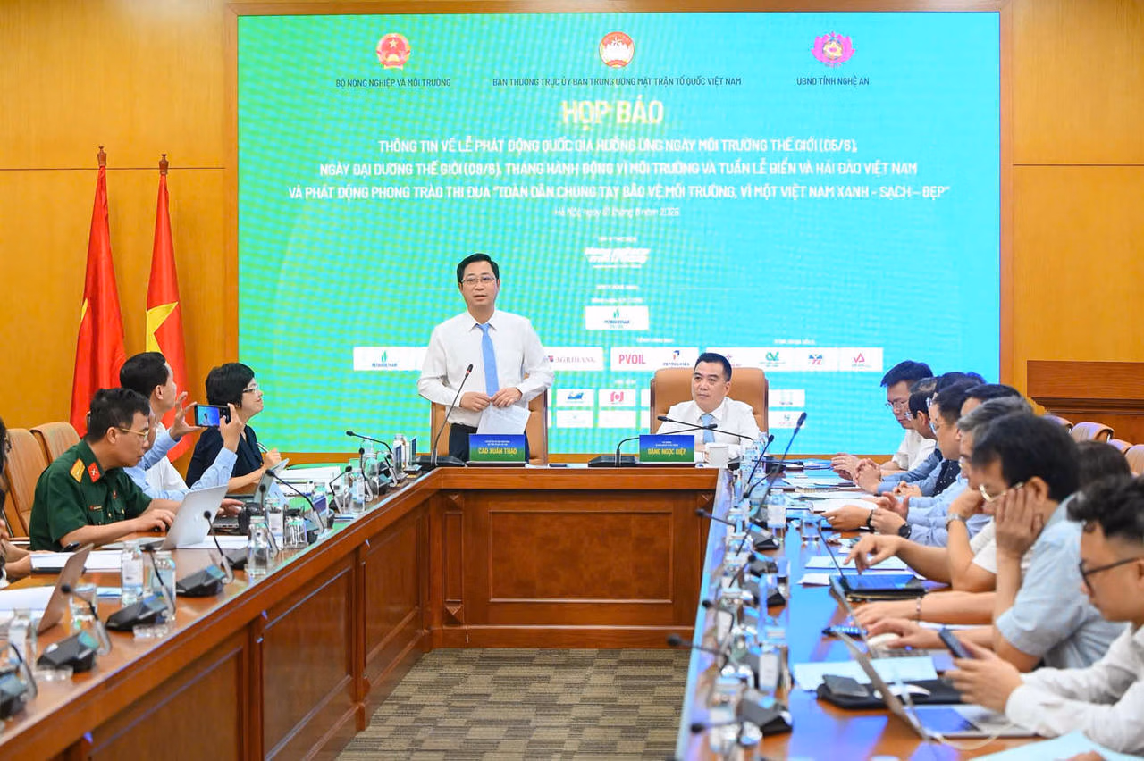 Khai mở dư địa tăng trưởng từ kinh tế biển và chuyển đổi xanh